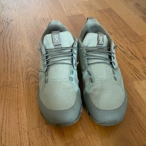 Mens. On running. In Green